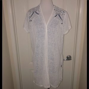 👇🏻$ Markdown to final price.
 Silk white duster w/ a beautiful crochet design